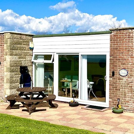 Seaview Self-Catering Coastal Bungalow In Rural West Wight Freshwater Esterno foto