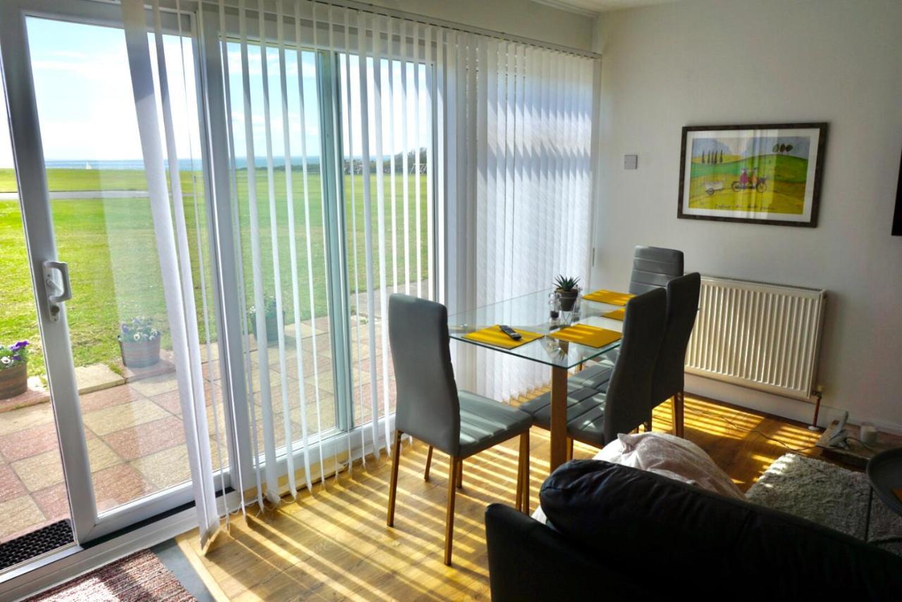 Seaview Self-Catering Coastal Bungalow In Rural West Wight Freshwater Esterno foto