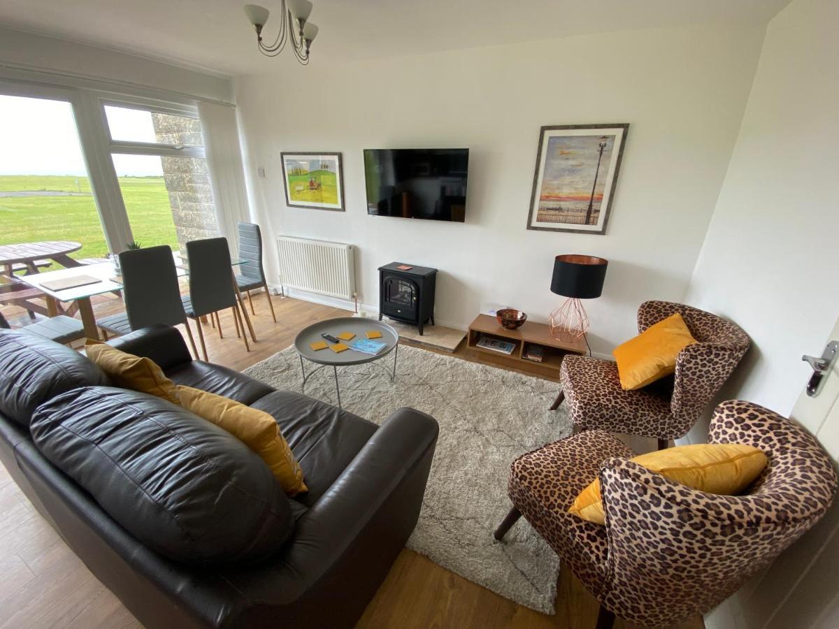 Seaview Self-Catering Coastal Bungalow In Rural West Wight Freshwater Esterno foto