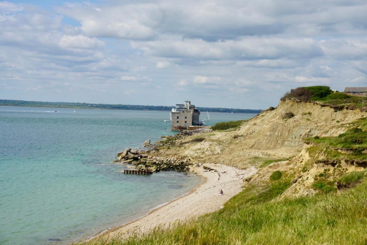 Seaview Self-Catering Coastal Bungalow In Rural West Wight Freshwater Esterno foto