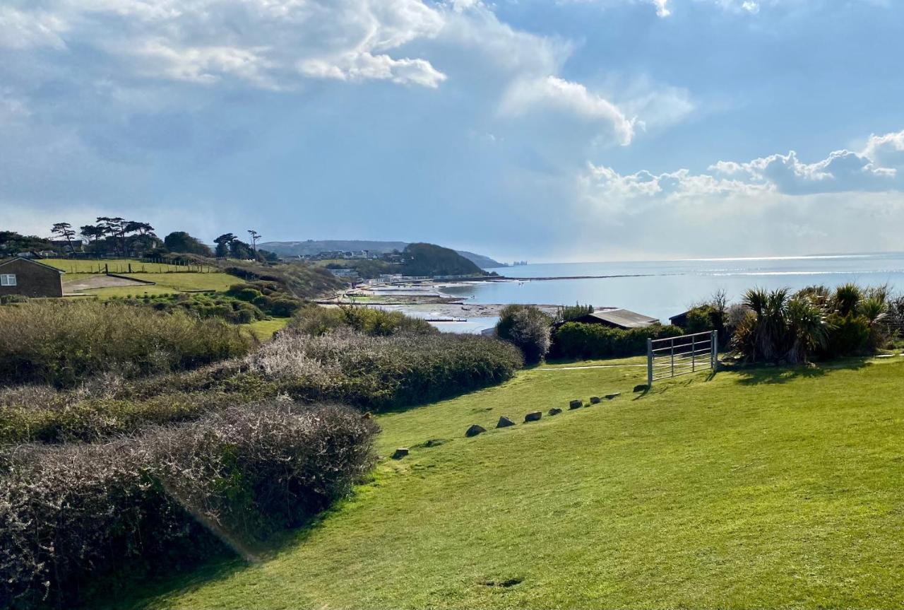 Seaview Self-Catering Coastal Bungalow In Rural West Wight Freshwater Esterno foto
